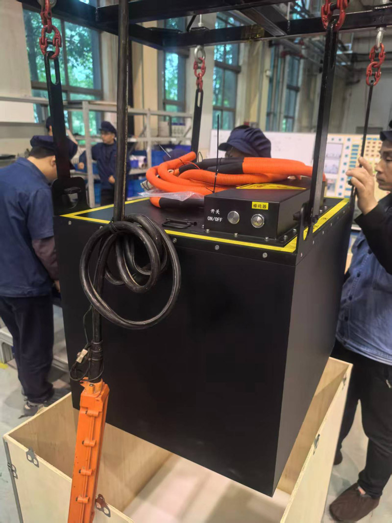 Electric forklift powered by LiTRUE POWER maintenance-free lithium battery operating in a warehouse